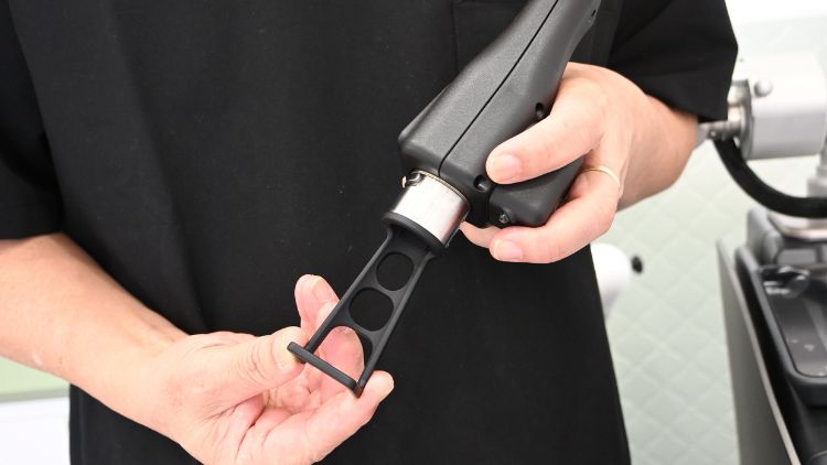 CO2 laser handpiece and treatment guide