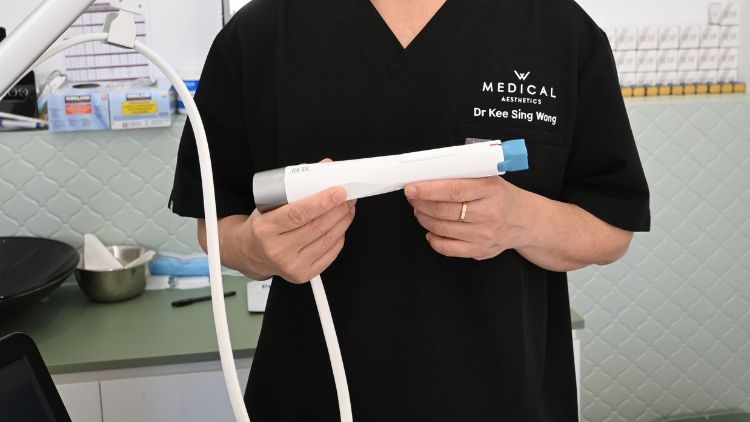 Surface RF handpiece held by Dr Wong