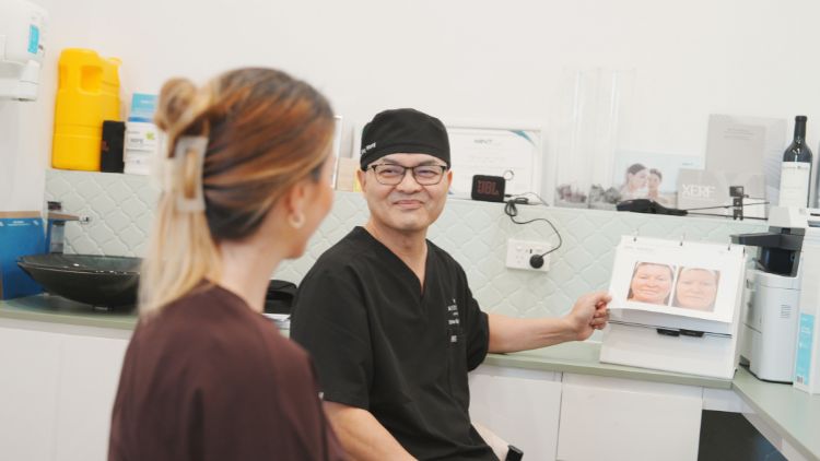 Dr Wong explaining anatomy during consultation